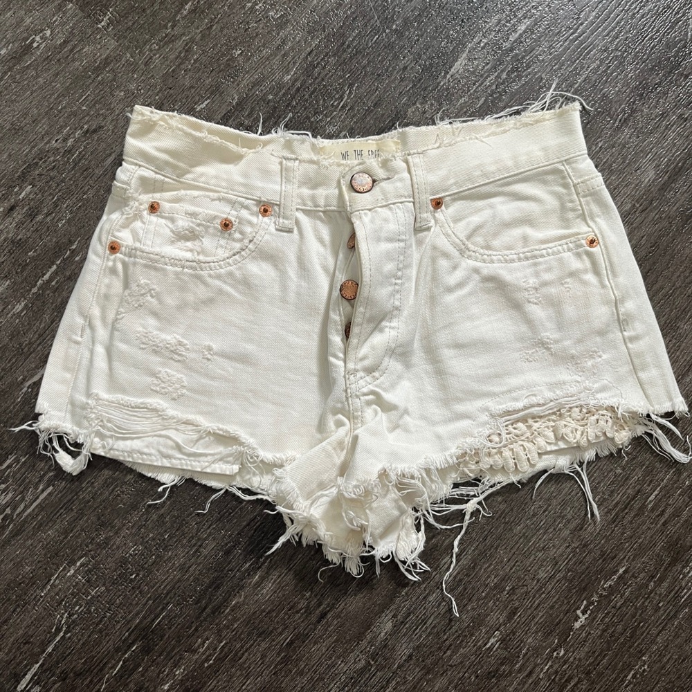 We The Free Shorts Women 25 White Distressed Crochet Lace High Rise Denim Cutoff